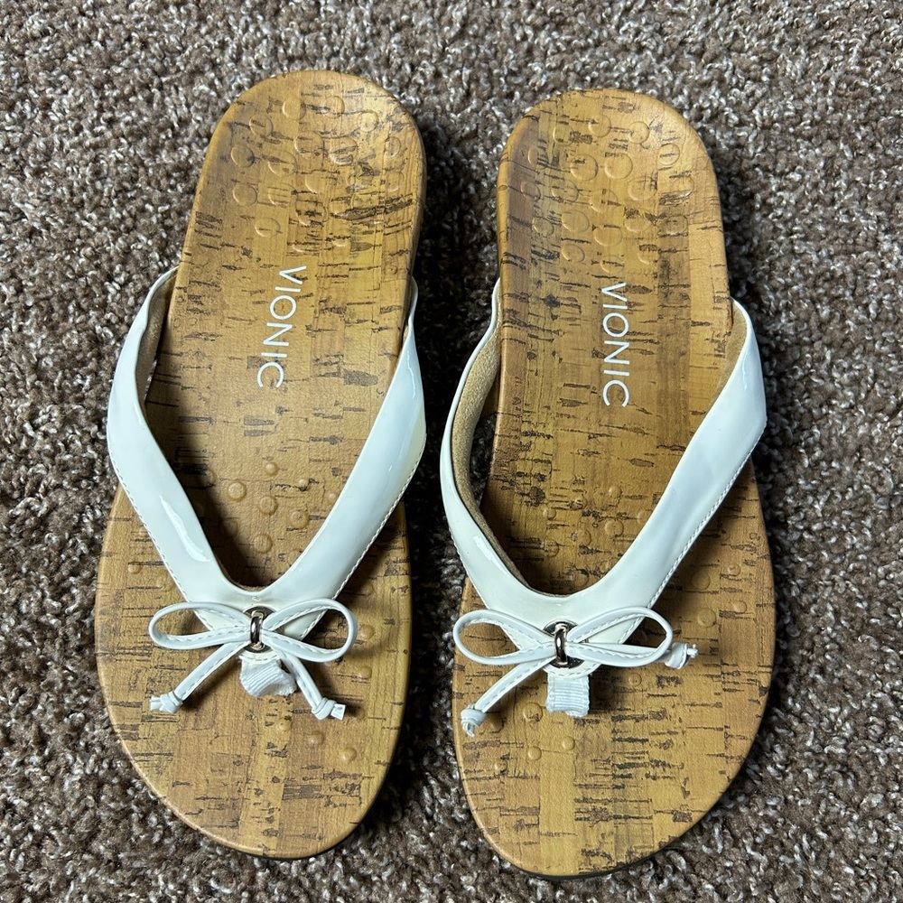 Vionic Bella II Flip Flop White Patent Leather Bow Sandal Shoes Size 9